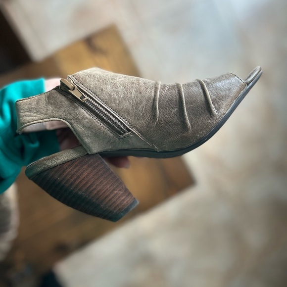 Miz Mooz Chunky Leather Sandals - Picture 7 of 7